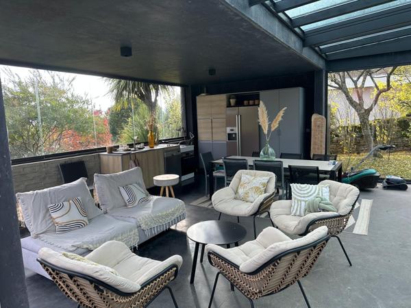 Villa contemporaine 4 chambres avec vue exceptionnelle au calme et sans vis à vis à Saint-Didier-au-Mont-d’Or