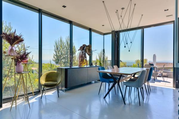 Villa contemporaine 4 chambres avec vue exceptionnelle au calme et sans vis à vis à Saint-Didier-au-Mont-d’Or