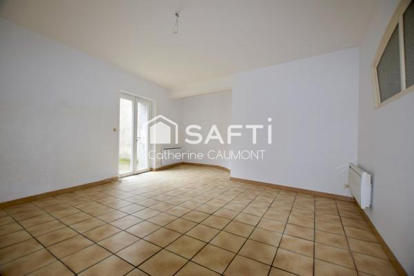 Au centre de Lacrouzette maison/garage/cour