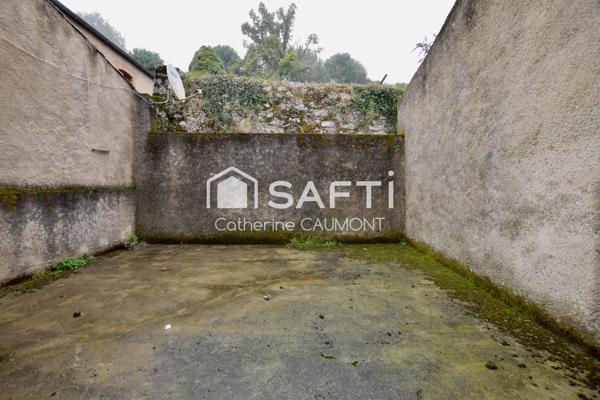 Au centre de Lacrouzette maison/garage/cour