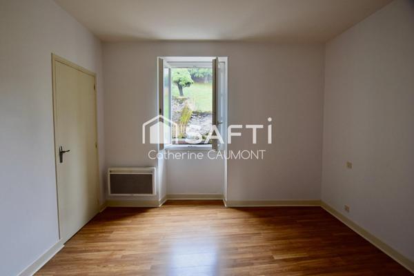 Au centre de Lacrouzette maison/garage/cour