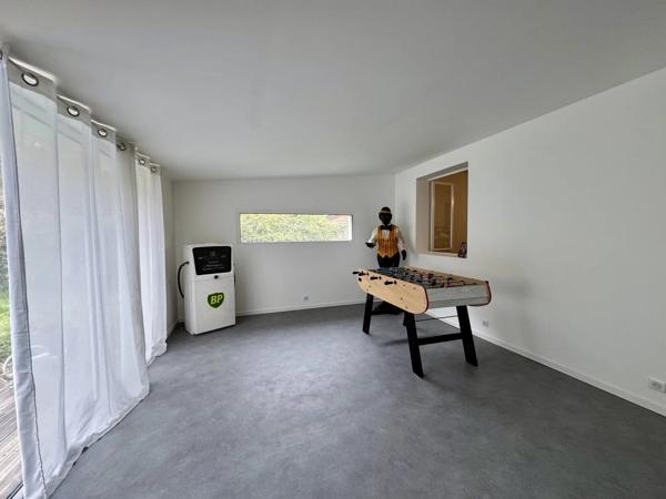 Vente                                                      Maison
                        
                     6 pièces                      153 m2                     à Mortefontaine-en-Thelle
