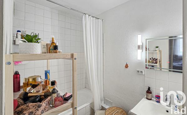 Appartement 3 pièces de 71 m² à Pertuis (84120)