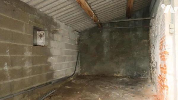 CHEFFOIS, MAISON D'HABITATION ANCIENNE A MODERNISER AVEC GARAGES.