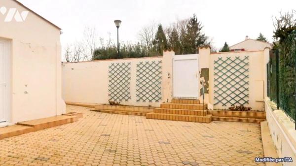 CHEFFOIS, MAISON D'HABITATION ANCIENNE A MODERNISER AVEC GARAGES.