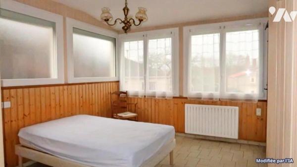 CHEFFOIS, MAISON D'HABITATION ANCIENNE A MODERNISER AVEC GARAGES.