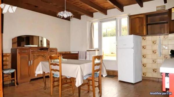 CHEFFOIS, MAISON D'HABITATION ANCIENNE A MODERNISER AVEC GARAGES.