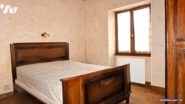 CHEFFOIS, MAISON D'HABITATION ANCIENNE A MODERNISER AVEC GARAGES.