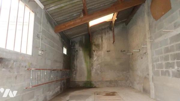 CHEFFOIS, MAISON D'HABITATION ANCIENNE A MODERNISER AVEC GARAGES.