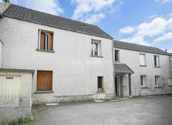 Immeuble divisé en 4 studios avec caves et garages
