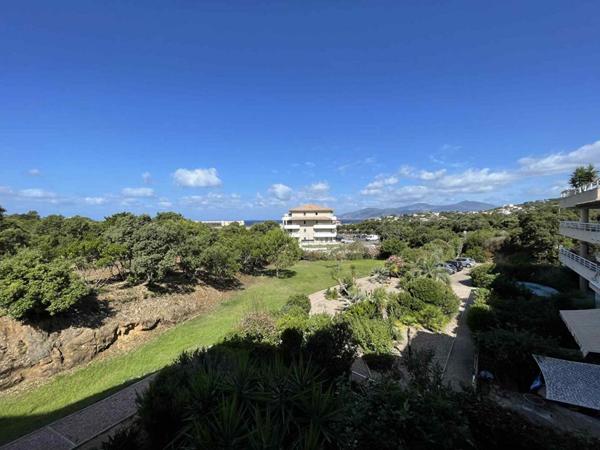 Appartement de type T3 de 96 m² + terrasse de 11m² avec vue mer