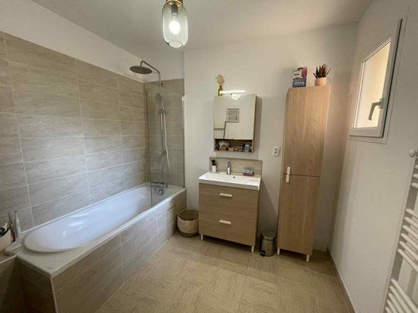 Appartement de type T3 de 96 m² + terrasse de 11m² avec vue mer