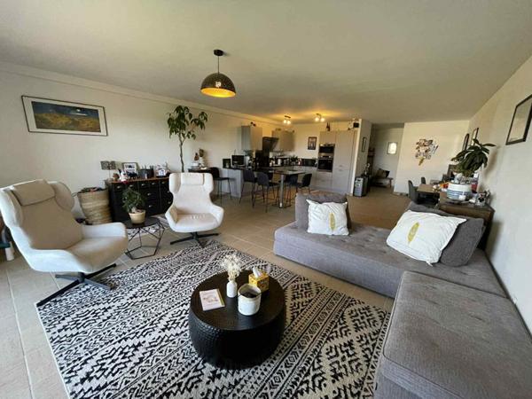 Appartement de type T3 de 96 m² + terrasse de 11m² avec vue mer