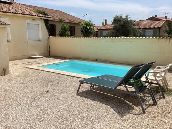 Plain-pied accessible PMR avec piscine et revenus solaires