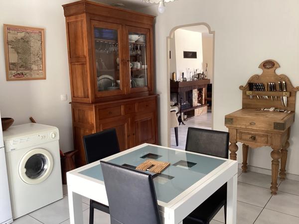 Plain-pied accessible PMR avec piscine et revenus solaires