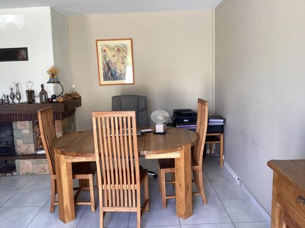 Plain-pied accessible PMR avec piscine et revenus solaires