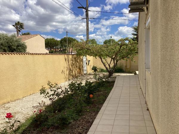 Plain-pied accessible PMR avec piscine et revenus solaires