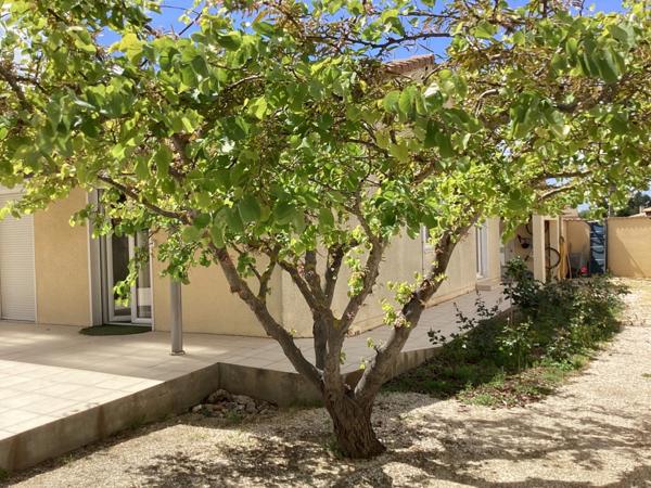 Plain-pied accessible PMR avec piscine et revenus solaires