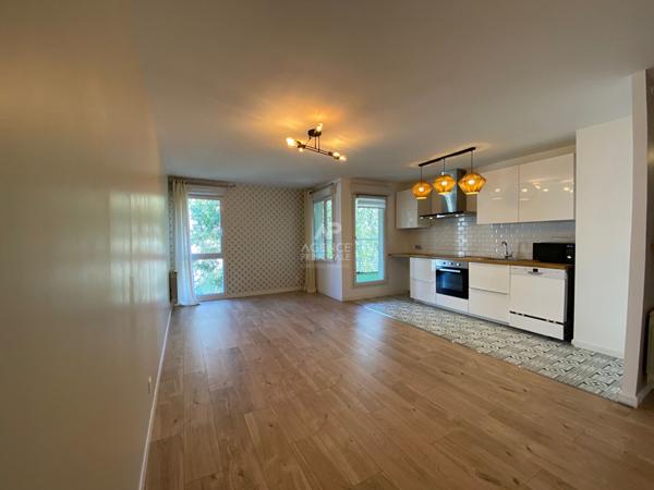 Appartement Cergy 3 pièce(s) 58.36 m2 Loyer 1 190 €/mois charges comprises **  - Référence  MG11292