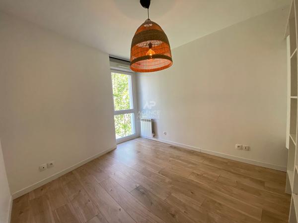 Appartement Cergy 3 pièce(s) 58.36 m2 Loyer 1 190 €/mois charges comprises **  - Référence  MG11292