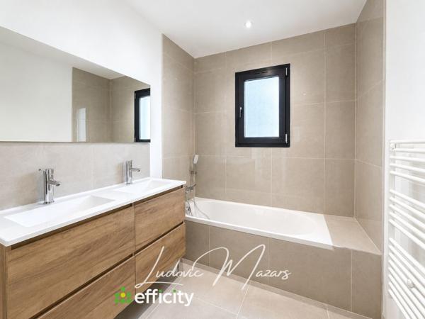 Maison
         6 pièces
        - 116 m² 285 000 € *