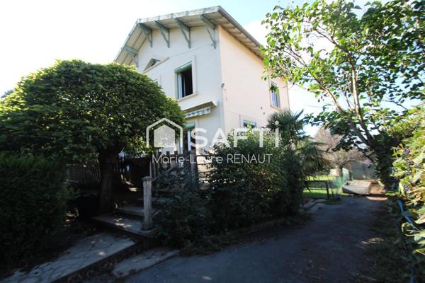 Maison avec sous-sol – 5 chambres – Garage – 1 000m² terrain