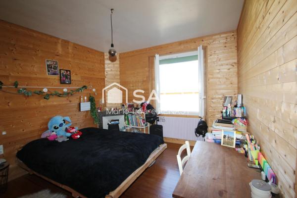 Maison avec sous-sol – 5 chambres – Garage – 1 000m² terrain