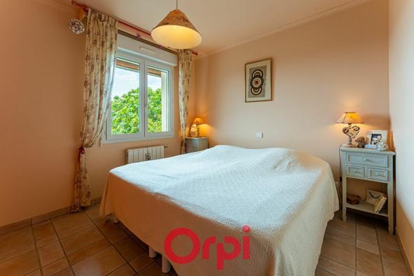 Maison à vendre    5 pièces •  Villeneuve-de-Berg