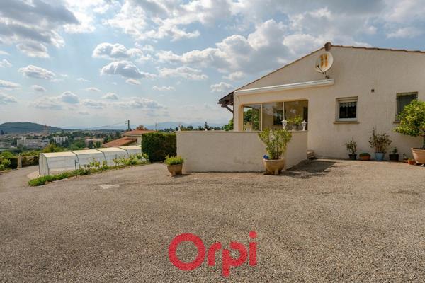 Maison à vendre    5 pièces •  Villeneuve-de-Berg