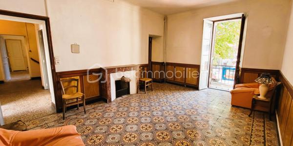 🏡✨ EXCLUSIVITÉ – Grande bâtisse de caractère au cœur de Thorame-Haute – 240 m² habitables environ – Énorme potentiel 🏔️
Vous recherchez un bien hors du commun, avec de beaux volumes et un véritable potentiel de transformation ?
Vous êtes amoureux des vieilles pierres et de l'architecture d'époque ? ❤️
Vous souhaitez créer une grande maison de famille ?
Ou vous êtes investisseur et recherchez un bien permettant la création de plusieurs logements dans un secteur où la demande locative à l'année est réelle ?
👉 Cette belle bâtisse mérite votre attention !
Située en plein cœur du village de Thorame-Haute, sur la très agréable Place des Marronniers, cette demeure des années 1930 bénéficie d'un emplacement privilégié, au plus près des commerces et de la vie du village. 🌿
🏔️ Thorame-Haute se situe au cœur de la Vallée du Haut Verdon, entre montagne, nature et villages authentiques, à proximité des stations de ski du Val d'Allos 🎿, aux portes du Parc national du Mercantour 🏞️ et non loin des célèbres Gorges du Verdon 💧 et de leurs nombreuses activités de pleine nature et aquatiques.
🏠 UNE BÂTISSE AUX VOLUMES RARES
Développée sur 4 niveaux, cette imposante maison offre environ 80 m² par niveau sur ses trois niveaux d'habitation, auxquels s'ajoutent un grenier et plusieurs caves.
📐 Environ 240 m² habitables sur trois niveaux
✨ De beaux volumes
✨ Une architecture typique des maisons de village du début du XXᵉ siècle
✨ De magnifiques carreaux de ciment anciens, témoins du caractère et de l'histoire de la demeure
✨ Un grenier offrant encore des possibilités d'aménagement
✨ Des caves permettant stockage, atelier ou espaces annexes
💡 UN POTENTIEL EXCEPTIONNEL
La maison nécessite des travaux de rénovation, mais son potentiel est particulièrement intéressant.
Elle peut parfaitement se prêter à différents projets :
👨‍👩‍👧‍👦 Une grande maison familiale, généreuse et pleine de caractère
🏡 Une résidence secondaire de grande capacité, idéale pour réunir famille et amis
🏢 La création de plusieurs appartements indépendants, notamment grâce aux arrivées d'eau déjà séparées en trois
💼 Un investissement locatif, avec la possibilité de proposer plusieurs logements à la location à l'année dans un secteur où les biens destinés aux habitants sont recherchés.
🤝 Plusieurs projets sont donc envisageables, selon vos envies et votre imagination.
🔧 LES ÉLÉMENTS TECHNIQUES
🏠 Toiture refaite en 2015
💧 Arrivée d'eau actuellement séparée en 3 circuits, un atout intéressant dans le cadre d'une éventuelle division en plusieurs logements
⚡ Une arrivée électrique EDF actuellement, à adapter selon le projet
🏡 Belle Façade ancienne : l'ensemble a très bien traversé les années.
🛍️ Emplacement privilégié en plein centre du village, directement sur la Place des Marronniers, avec stationnement aisé à proximité.
❤️ LES + QUI FONT LA DIFFÉRENCE
📍 Emplacement central exceptionnel
🏡 Très grande superficie
📐 Environ 240 m² habitables
🏛️ Architecture des années 1930
✨ Magnifiques carreaux de ciment anciens
🏠 Toiture récente
💧 Réseaux d'eau déjà séparés en trois
💡 Potentiel de création de plusieurs logements
🛍️ Commerces et services à proximité immédiate
🚗 Stationnement facile à proximité
🌲 Un bien rare pour Thorame-Haute, qui s'adresse avant tout à un acquéreur capable de se projeter et de révéler tout le potentiel de cette belle demeure.
Ici, il ne s'agit pas simplement d'acheter une maison à rénover…
❤️ Il s'agit de redonner vie à une véritable maison de village et d'en écrire une nouvelle histoire.
🏔️ Le Haut Verdon, bien plus qu'une destination… un art de vivre au cœur des Alpes. 🌿
📞 À découvrir absolument sur place pour mesurer les volumes, le caractère et les nombreuses possibilités offertes par cette propriété.