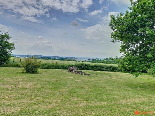 Maison de campagne avec piscine et point de vue
