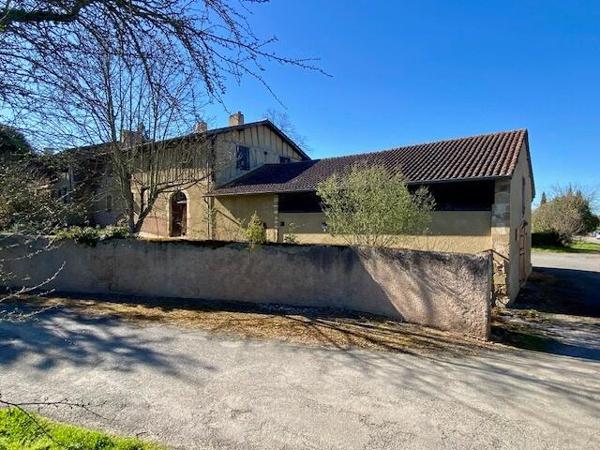 Exclusivité - Idrac-Respaillès - Maison à rénover avec jardin, chai et étable