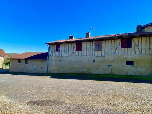 Exclusivité - Idrac-Respaillès - Maison à rénover avec jardin, chai et étable