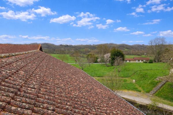 Exclusivité - Idrac-Respaillès - Maison à rénover avec jardin, chai et étable