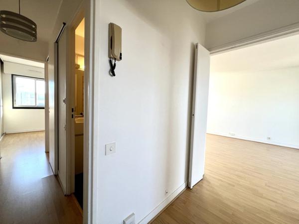 Appartement de 2 pièces à BAGNEUX (92): Luminosité, calme et potentiel pour ce 2 pièces de 47 m² en étage élevé au sein d’une résidence de standing à quelques minutes du métro.