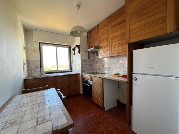 Appartement de 2 pièces à BAGNEUX (92): Luminosité, calme et potentiel pour ce 2 pièces de 47 m² en étage élevé au sein d’une résidence de standing à quelques minutes du métro.