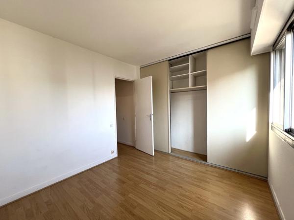 Appartement de 2 pièces à BAGNEUX (92): Luminosité, calme et potentiel pour ce 2 pièces de 47 m² en étage élevé au sein d’une résidence de standing à quelques minutes du métro.