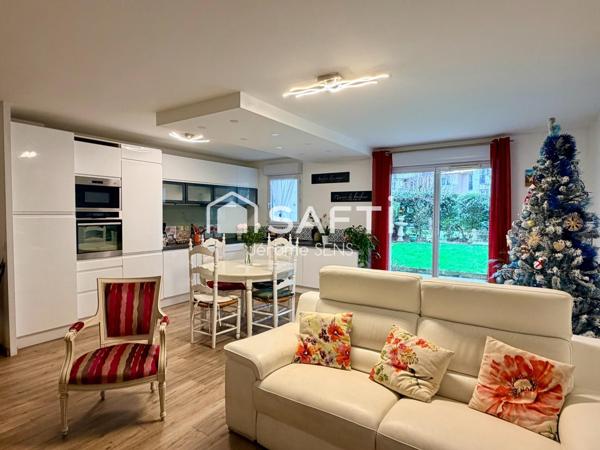 Un jardin en ville, au calme à Poissy