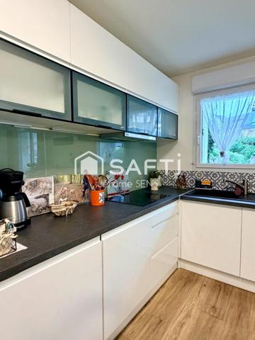 Un jardin en ville, au calme à Poissy