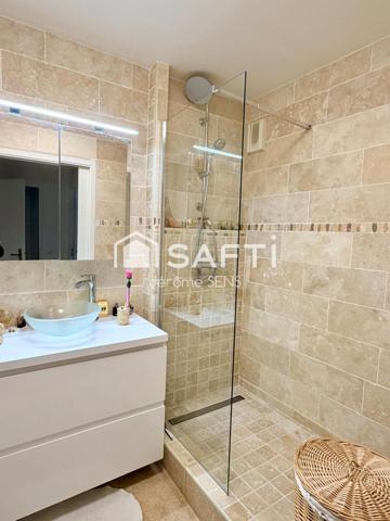 Un jardin en ville, au calme à Poissy