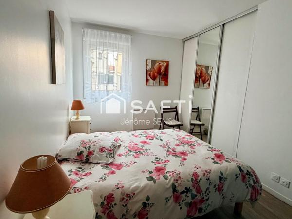 Un jardin en ville, au calme à Poissy