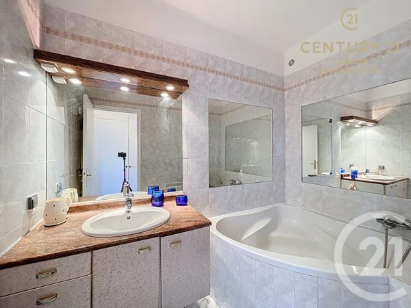 Appartement F4 à vendre  4 pièces - 107,02 m2 MARSEILLE - 13008