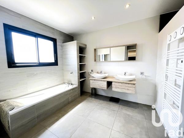 Maison 6 pièces de 168 m² à Saint-Jean-Lasseille (66300)