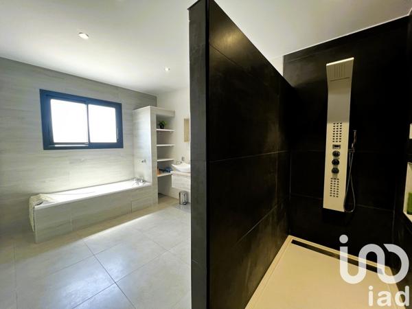 Maison 6 pièces de 168 m² à Saint-Jean-Lasseille (66300)