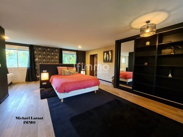 Propriété d’Exception – 2 Maisons – 5 300 m² de terrain.