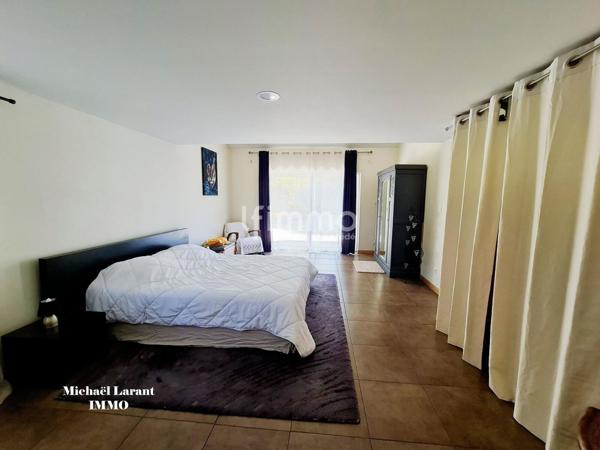 Propriété d’Exception – 2 Maisons – 5 300 m² de terrain.