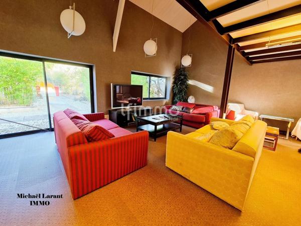 Propriété d’Exception – 2 Maisons – 5 300 m² de terrain.