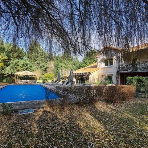 Propriété d’Exception – 2 Maisons – 5 300 m² de terrain.