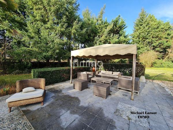 Propriété d’Exception – 2 Maisons – 5 300 m² de terrain.