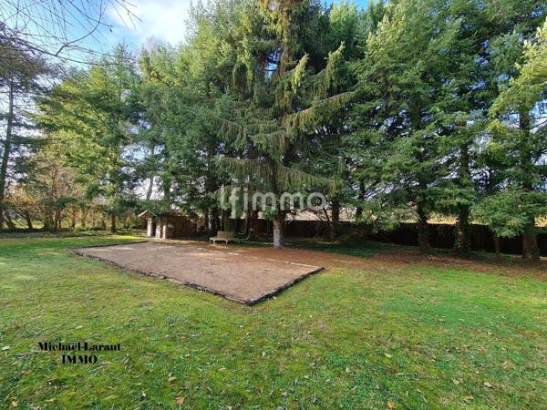 Propriété d’Exception – 2 Maisons – 5 300 m² de terrain.